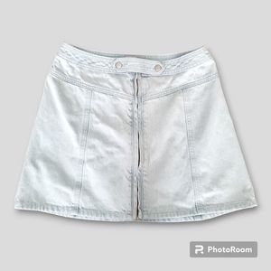 Abercrombie & Fitch denim light wash zip-front skirt, size 6